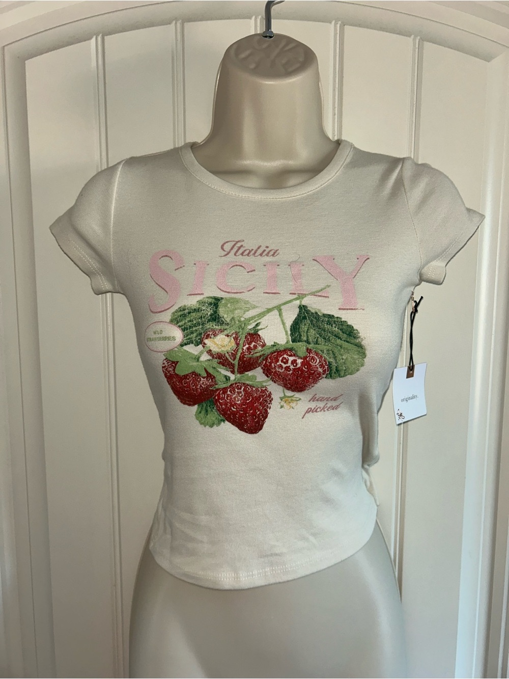 NWT Originality Sicily Italia Strawberry Graphic Tee - Cream Pink Sz S